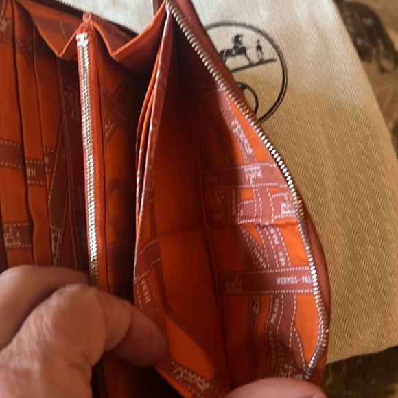 Hermes leather wallet with Hermes pouch beautiful silk lining - Picture 8 of 12